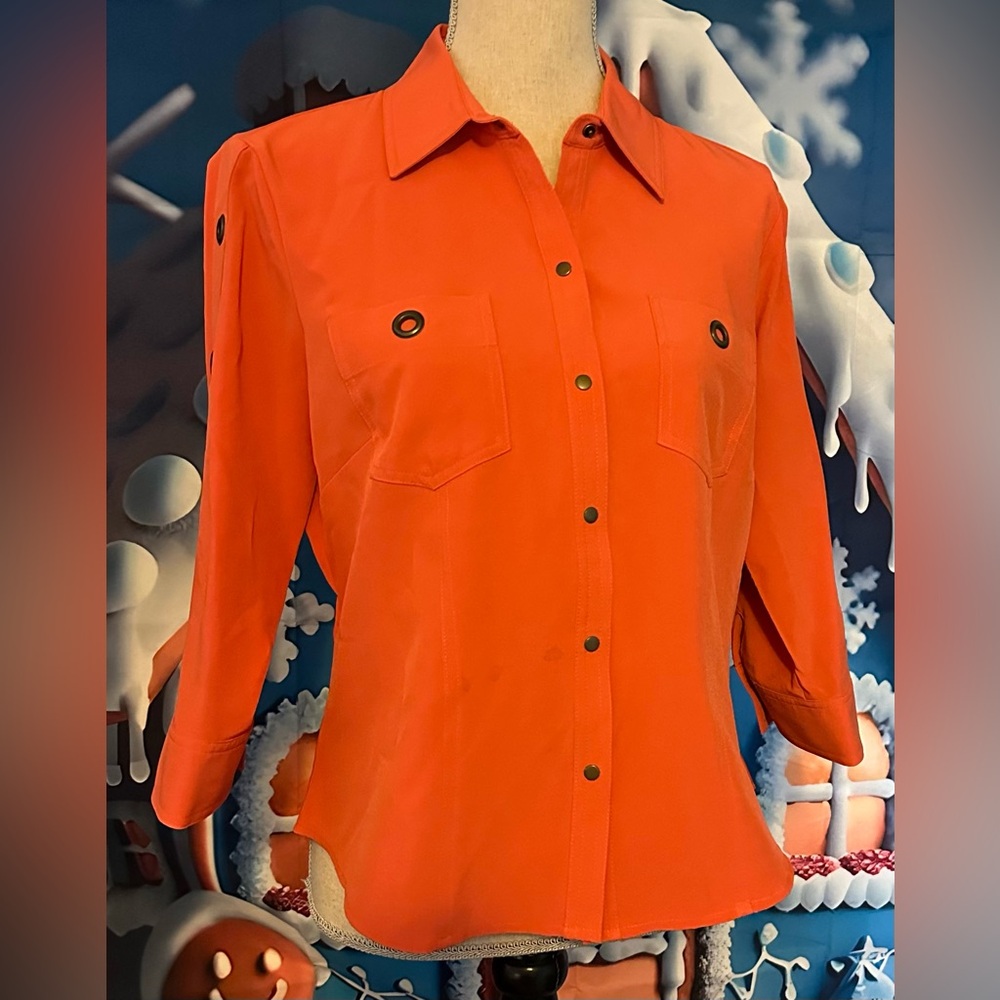 EUC Kathy Che blouse in burnt orange size 8 w/tailored darts & detailed metal